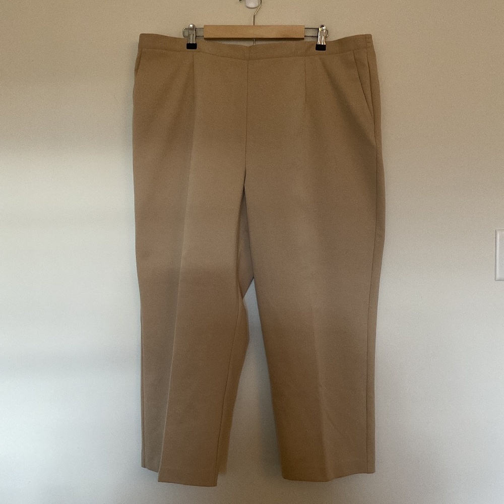 Alfred Dunner Plus Size 22W Comfort Zone Proportioned Short Pants Almond Stretch